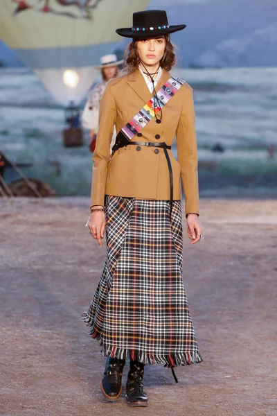 Look 14